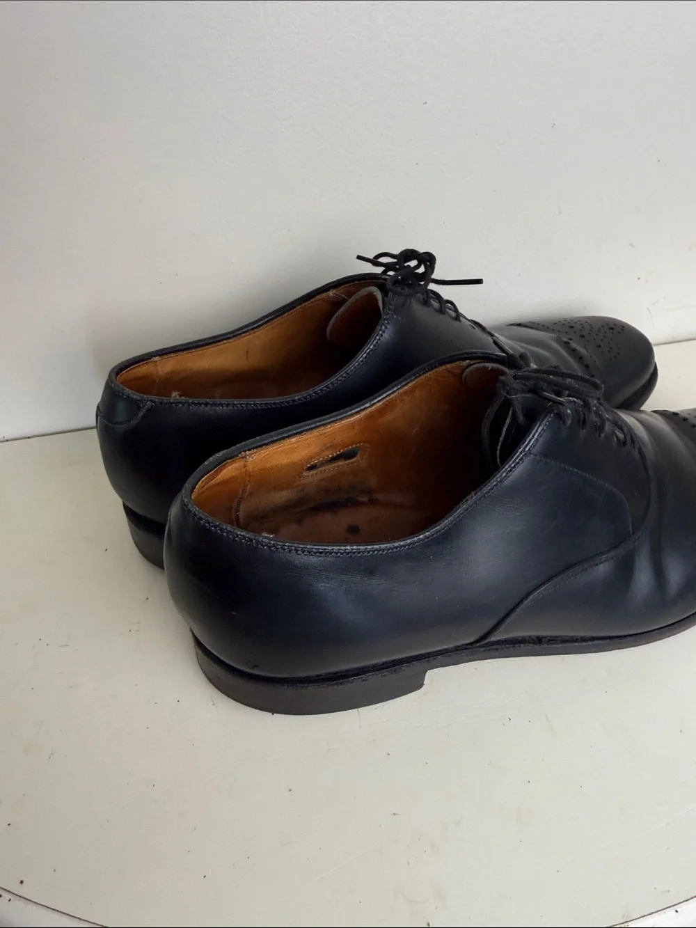 (2247) Allen Edmonds Black Leather Cap-Toe Derby Oxfords, Size: 10